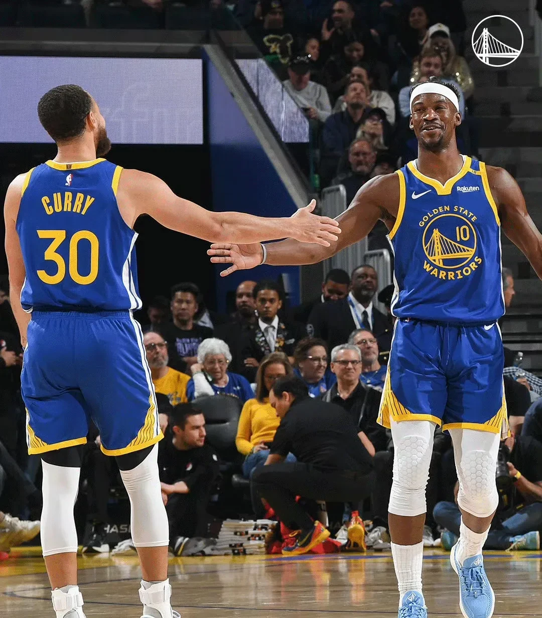  库里在巴塞罗那比赛中突破纪录,连败引发热议的是谁 